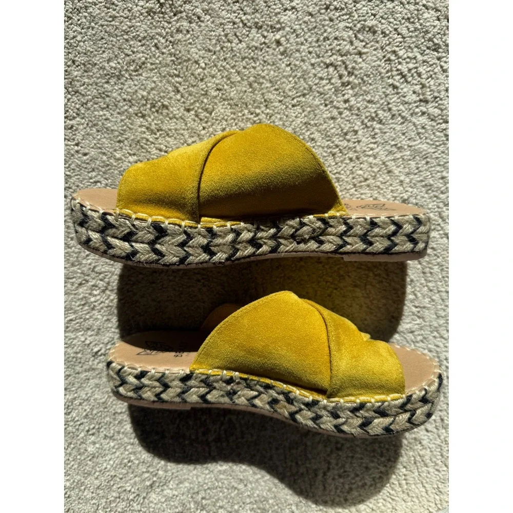 Beast Fashion Yellow Suede Cross Strap Platform Mules Sz 5.5 Pre-Owned‎